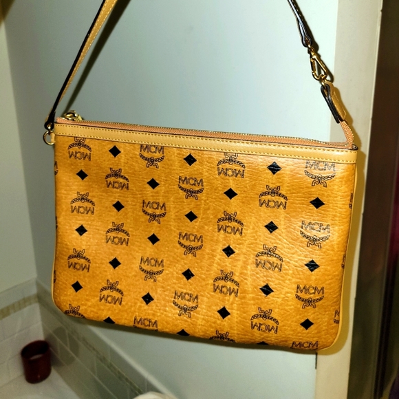 Mcm Clutch - Picture 1 of 1
